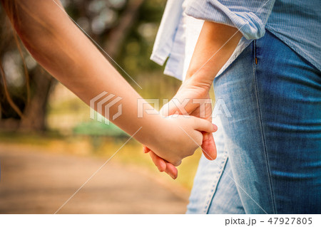 Happy mother and little kid daughter in park. 47927805