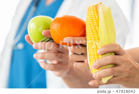 Group of nutritionist presenting healthy diet food Group of nutritionist presenting healthy diet food 47928042
