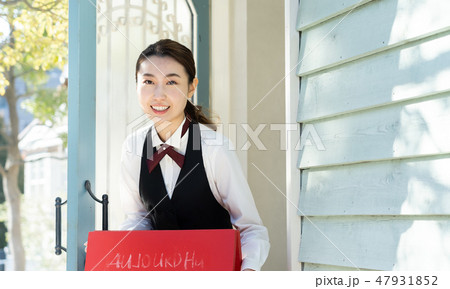 レストランスタッフ 47931852