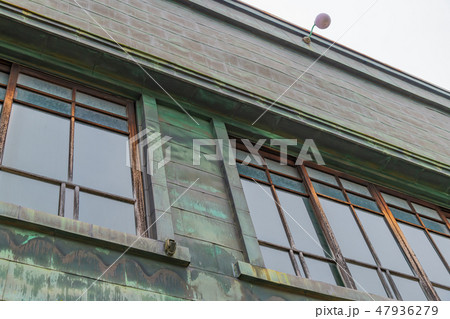 レトロな外観の建物 47936279