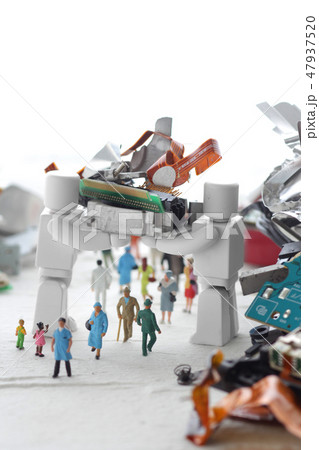 未来社会の災害現場で人間を助けるAIロボット 47937520