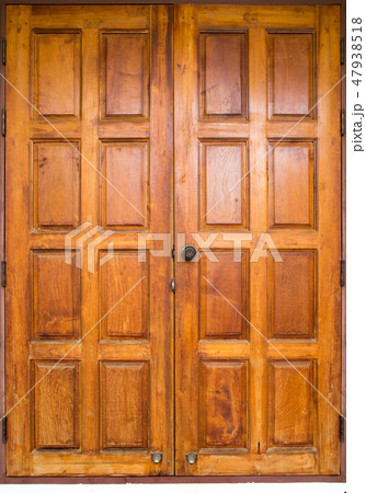 Double wooden doors closed. Double wooden doors closed. 47938518