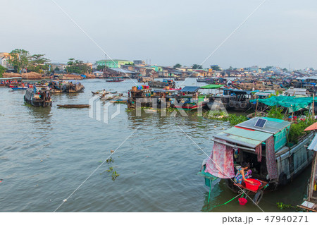ベトナム　カントー　メコン川　水上マーケット 47940271