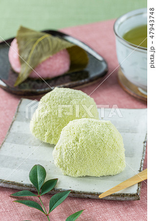 うぐいす餅と桜餅 47943748