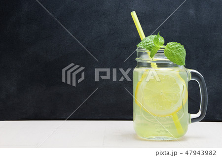 lemonade  47943982