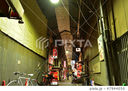 大阪天王寺・阪和商店街の夜景(昭和レトロ) 大阪天王寺・阪和商店街の夜景(昭和レトロ) 47944050