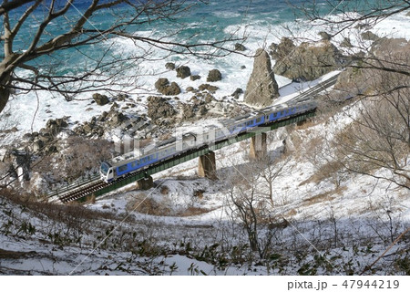 《五能線リゾートしらかみ「青池」》 青森県深浦町 《五能線リゾートしらかみ「青池」》 青森県深浦町 47944219