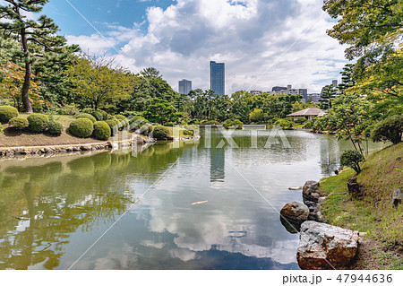 縮景園 美しい池畔の風景 縮景園 美しい池畔の風景 47944636
