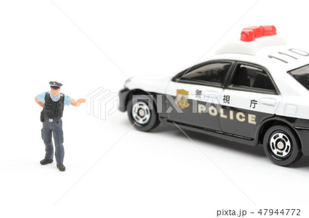 警察官とパトカー 警察官とパトカー 47944772
