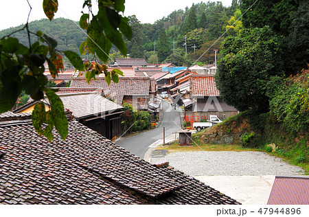 岡山県高梁市・吹屋のベンガラ造りの街並み 47944896