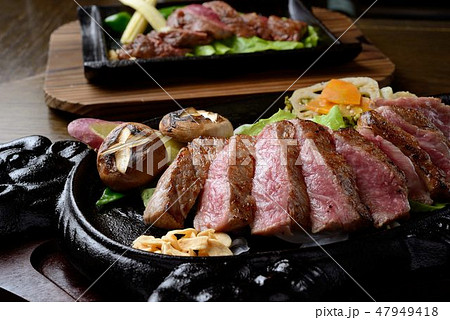ステーキ・肉料理 47949418