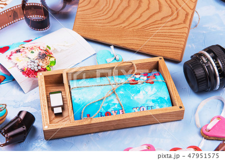 Wooden photo box with photo for Wedding Day. 47951575