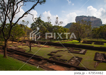 Ruins on top of Sigiriya Lion's rock palace  47954462