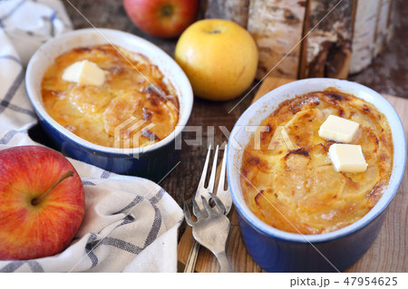 Apple clafoutis in two ceramic dish and apples Apple clafoutis in two ceramic dish and apples 47954625