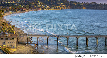 Scripps Pier and San Diego shoreline with houses 47954875