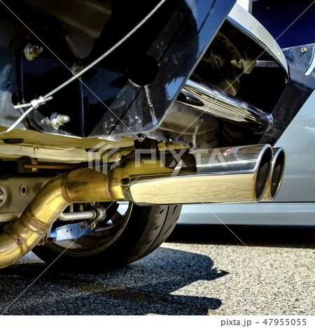 Rear view of a vehicle with dual exhaust pipe 47955055