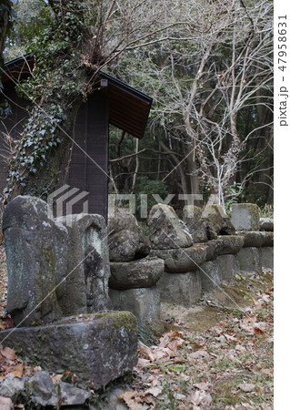 廃仏毀釈の暴挙跡 黒川金剛寺の首なし地蔵の写真素材