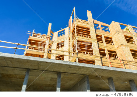 Brand new low-rise building on sunny day in British Columbia, Canada 47959396