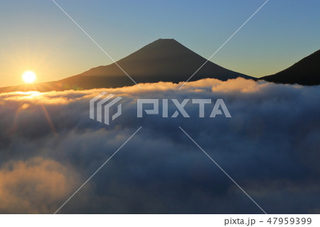 世界遺産 富士山 山梨 本栖湖 雲海 日の出 世界遺産 富士山 山梨 本栖湖 雲海 日の出 47959399