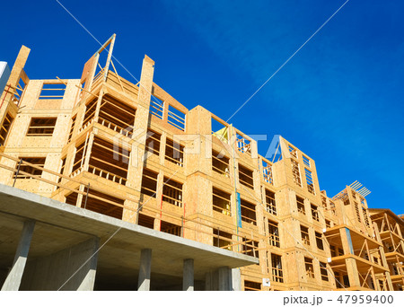 Brand new low-rise building on sunny day in British Columbia, Canada. 47959400