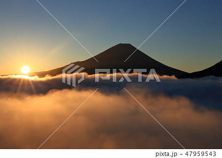 世界遺産 富士山 山梨 本栖湖 雲海 日の出 世界遺産 富士山 山梨 本栖湖 雲海 日の出 47959543