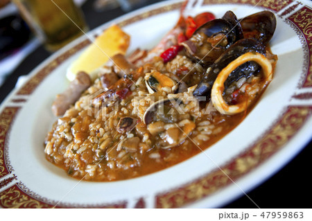 Paella 47959863