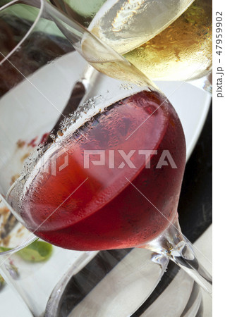 Glasses of wine 47959902