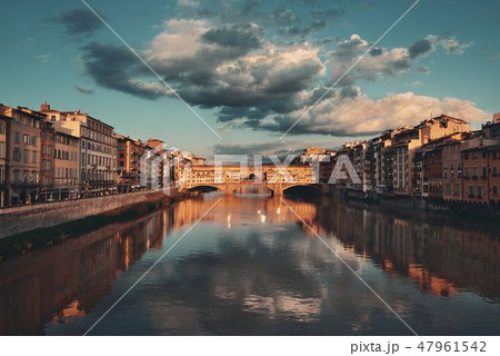 Florence Ponte Vecchio sunrise Florence Ponte Vecchio sunrise 47961542