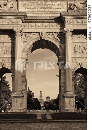 Arch of Peace Milan closeup 47962052