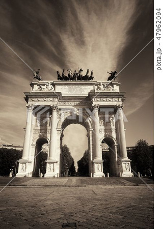 Arch of Peace Milan 47962094