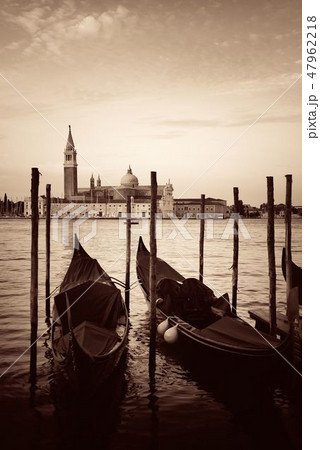 Gondola and San Giorgio Maggiore island 47962218