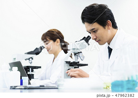 研究　サイエンス　科学　実験　科学者　化学者 47962382