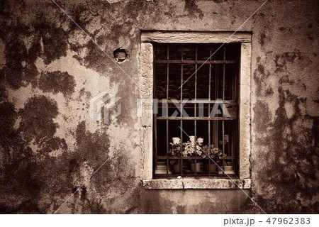 Old window 47962383