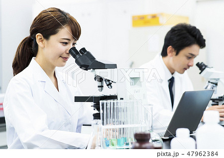 研究　サイエンス　科学　実験　科学者　化学者 47962384