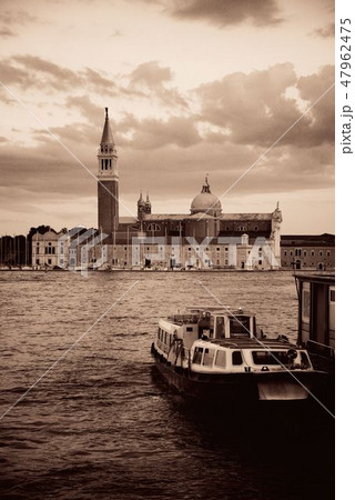 Gondola and San Giorgio Maggiore island Gondola and San Giorgio Maggiore island 47962475