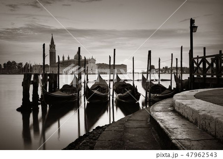 Gondola and San Giorgio Maggiore island 47962543