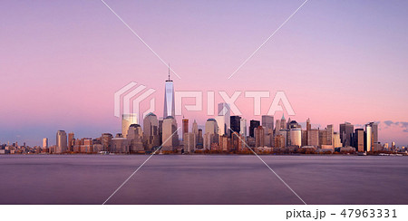 New York City sunset skyline 47963331