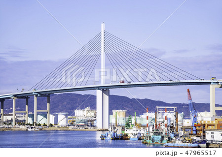 福岡市のランドマーク 美しい荒津大橋 47965517
