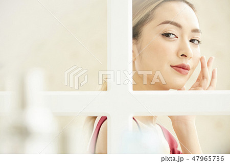 女性　ビューティー 47965736