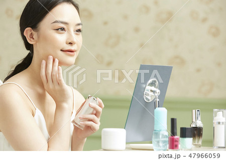 女性　ビューティー 47966059