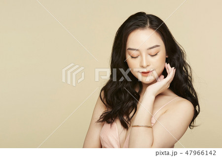 女性　ビューティー 47966142