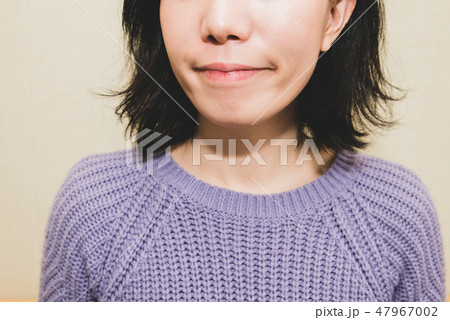 笑顔の女性 47967002