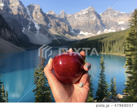 ロッキーマウンテン　カナダ　モレーン湖　 Rocky mountain  in  Canada 47968037