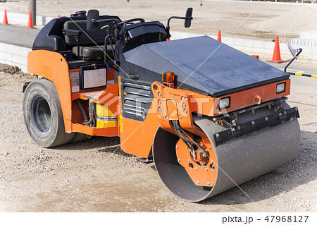 ロードローラー 47968127