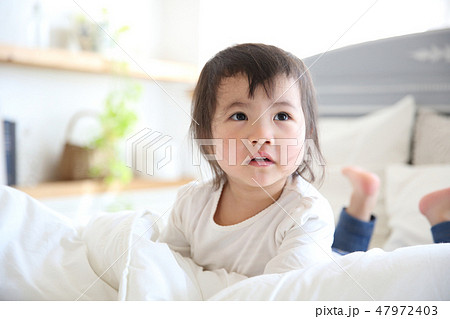 2歳の女の子 47972403