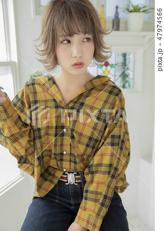 外ハネ　 ショートスタイル　女性 47974566