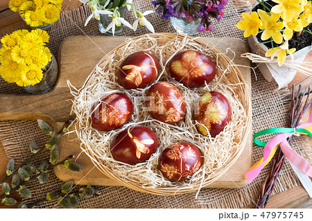 Easter eggs dyed with onion peels 47975745