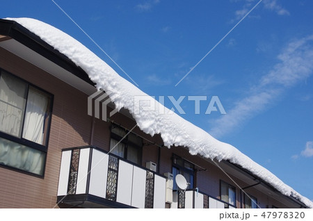 屋根の雪　　屋根の落雪 47978320