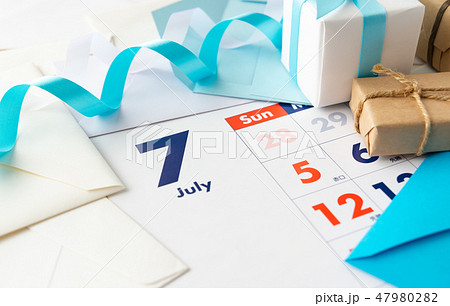 7月 カレンダー プレゼント ギフト 誕生日 記念日の写真素材