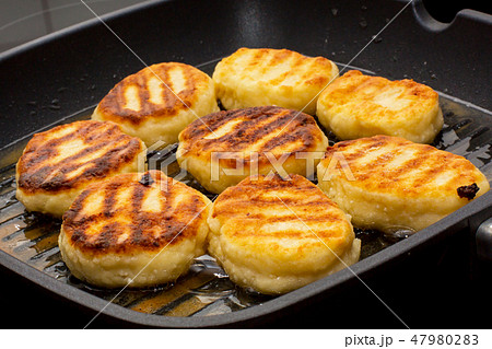 Traditional Russian sweet syrniki cottage cheese pancakes fried in the frying pan 47980283